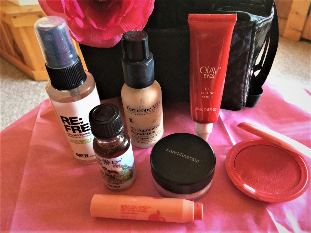 What's in My Beauty Bag? Amber Oil, Olay Eyes & More!